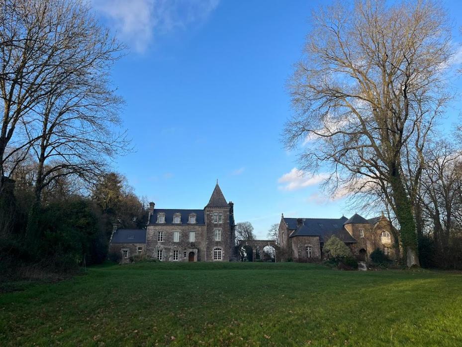 Chateau Ville Voisin Augan Bagian luar foto