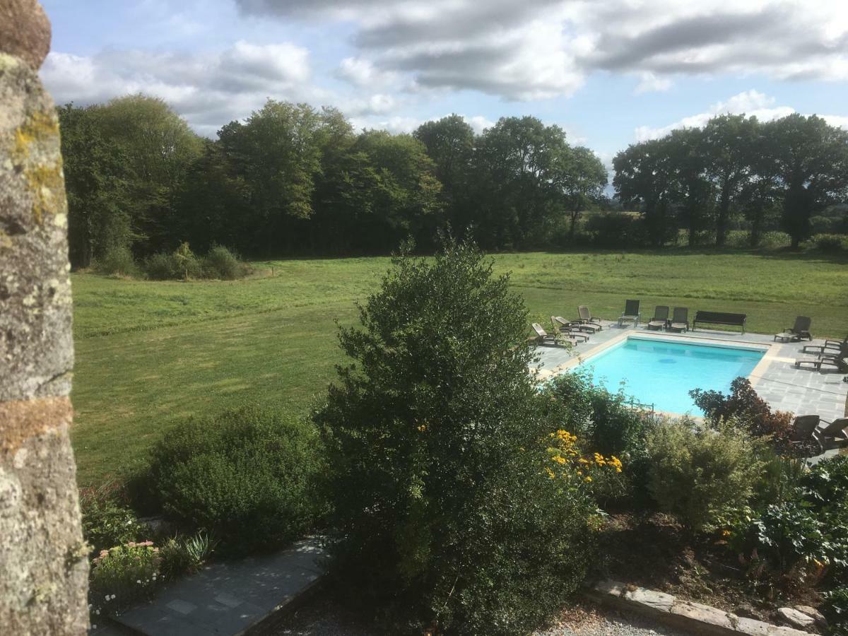 Chateau Ville Voisin Augan Bagian luar foto